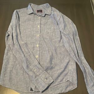 UNTUCKit long sleeve button down, linen, heather blue, medium.